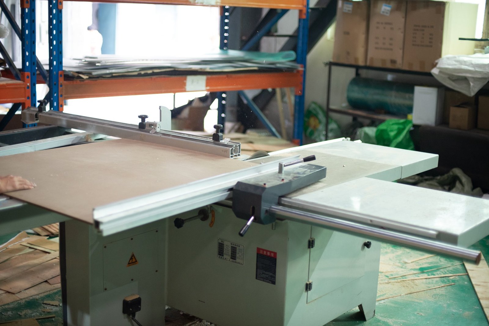 Precision saw cutting of acrylic sheets to specified dimensions